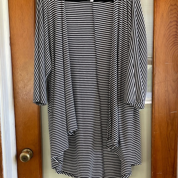 Lularoe Lindsay Kimono size L black & white stripe - Picture 5 of 7